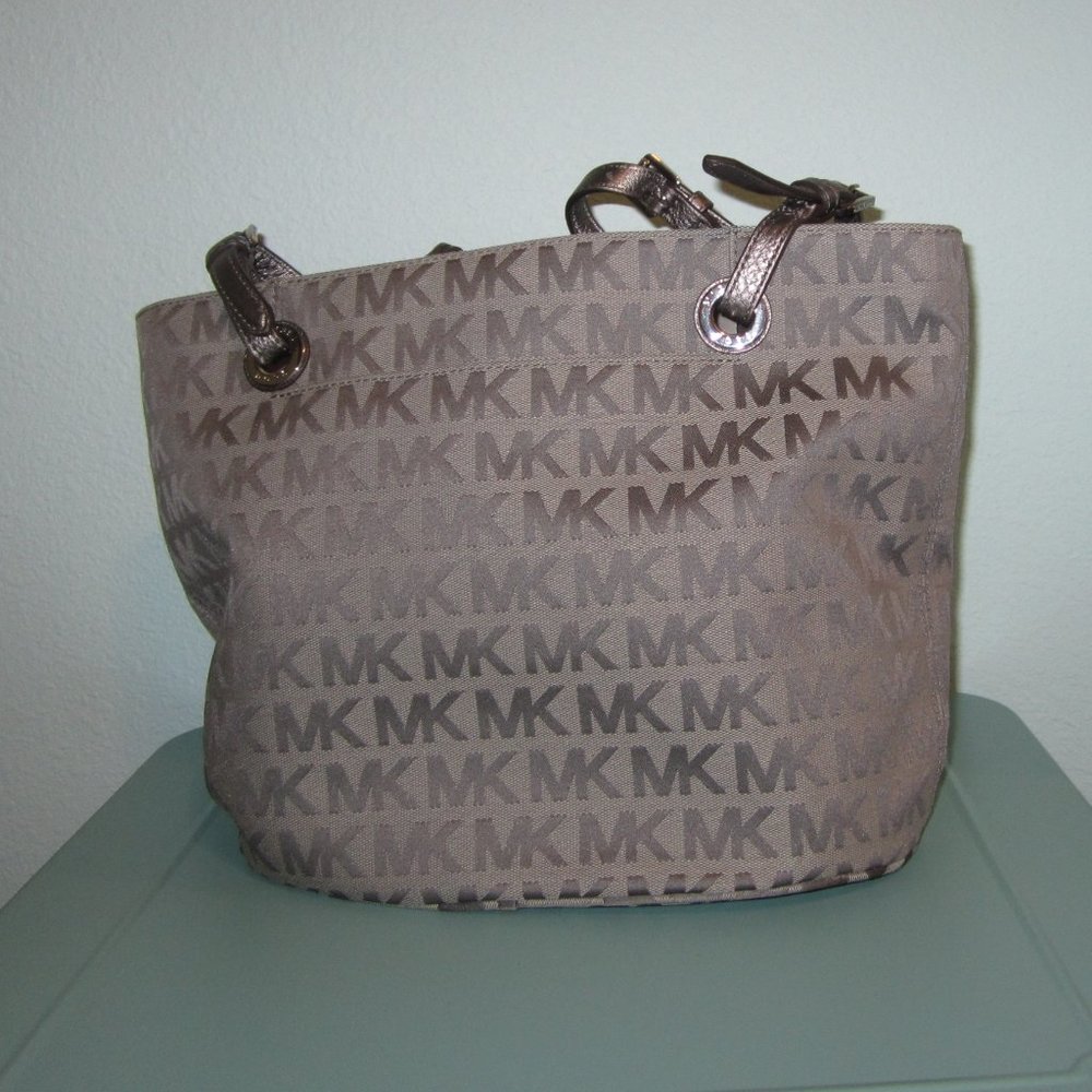 NWT Michael Kors Ice/Slate/Gun Jet Set East West Tote